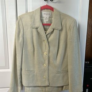 Jones New York, size 14 fully lined. Very light green. New